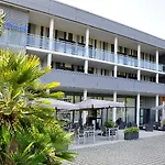Golden Tulip Aparthotel 4*