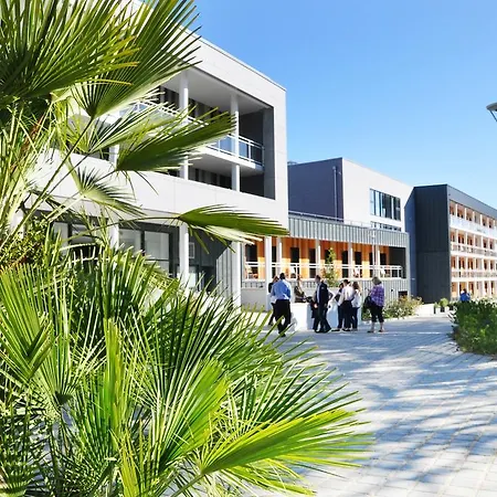 Aparthotel Golden Tulip Suites-