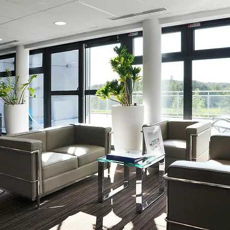 Aparthotel Golden Tulip Suites- 4*