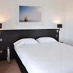 Golden Tulip Suites- Aparthotel 4*