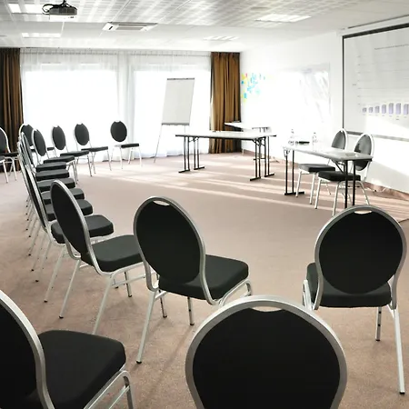 Aparthotel Golden Tulip 4*