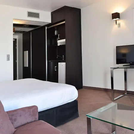 Golden Tulip Aparthotel 4*