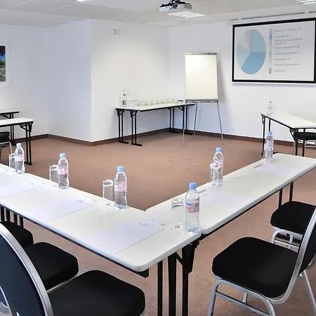 Golden Tulip Suites- Apart Otel Pornic