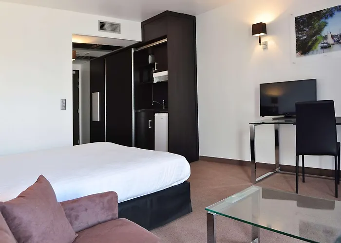 Golden Tulip Aparthotel 4*