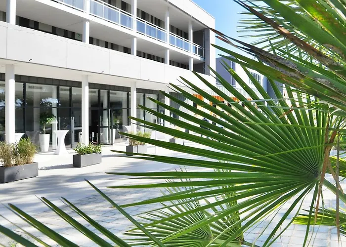 Aparthotel Golden Tulip 4*