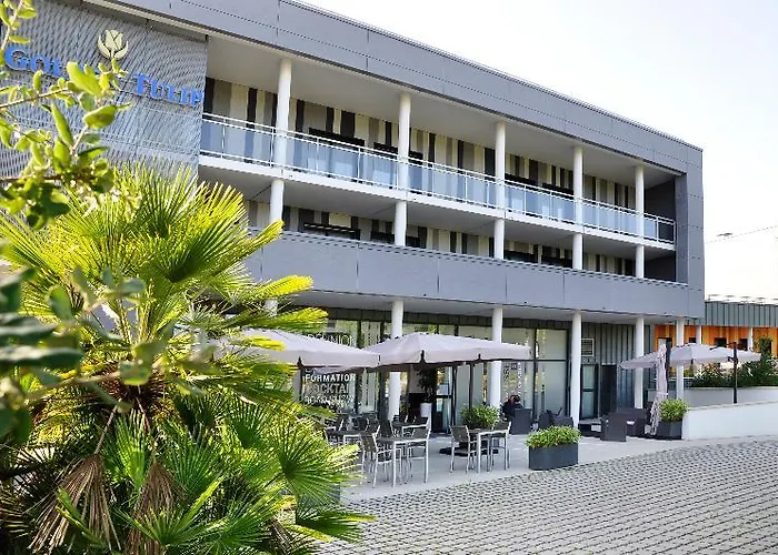 Golden Tulip Aparthotel 4*